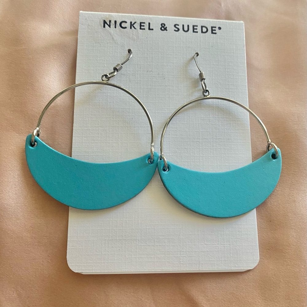Nickel & Suede small turquoise/silver aster leather earrings NWT